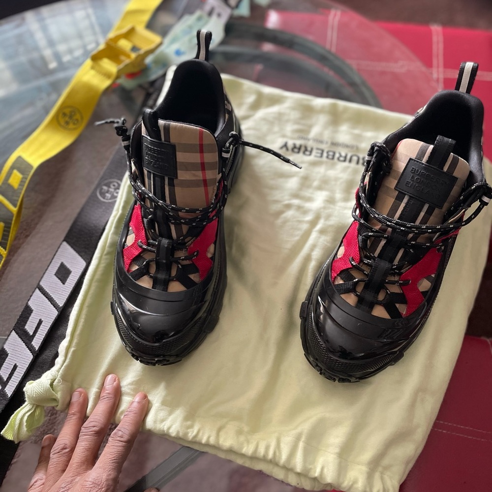 Burberry shoe